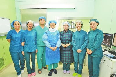 護(hù)士穿40斤重鉛衣 每天奔跑一萬多步(圖)