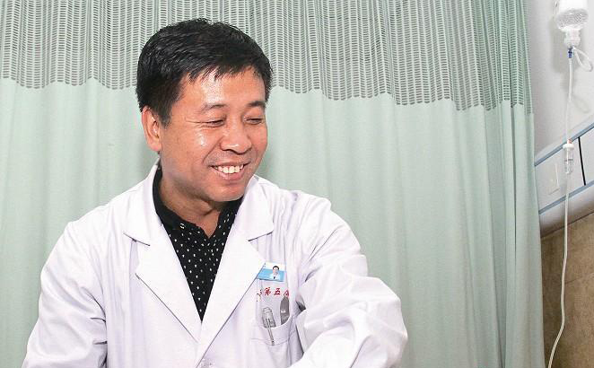 手術(shù)室里的“鉛衣人” “重”在身 “正”在心