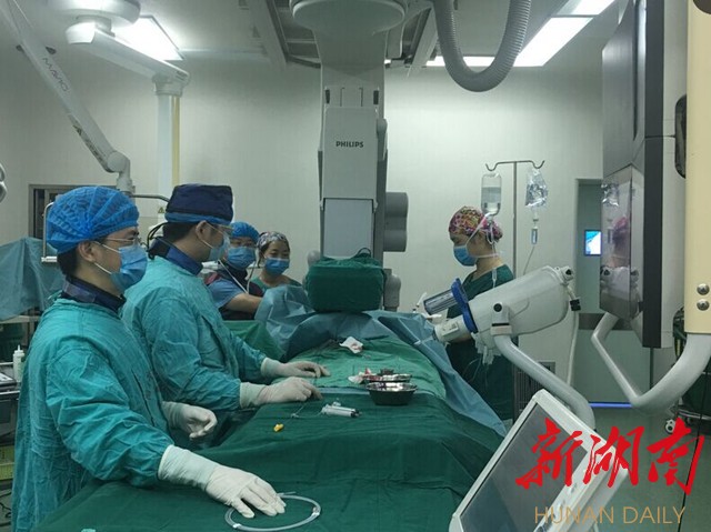 全國(guó)最小|出生僅6天，醫(yī)生穿鉛衣為她“補(bǔ)心”