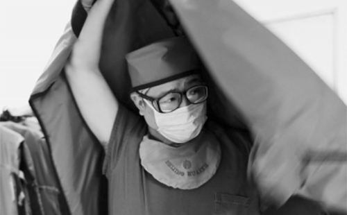 一身鉛衣?lián)]汗如雨